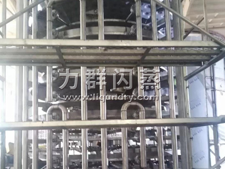 真空型鈦材（cái）盤式幹燥機管路（lù）連接